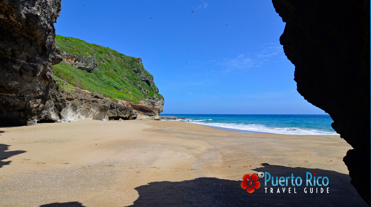 Playa El Pastillo - One of the most beautiful beaches on the west coast with a beach cave.